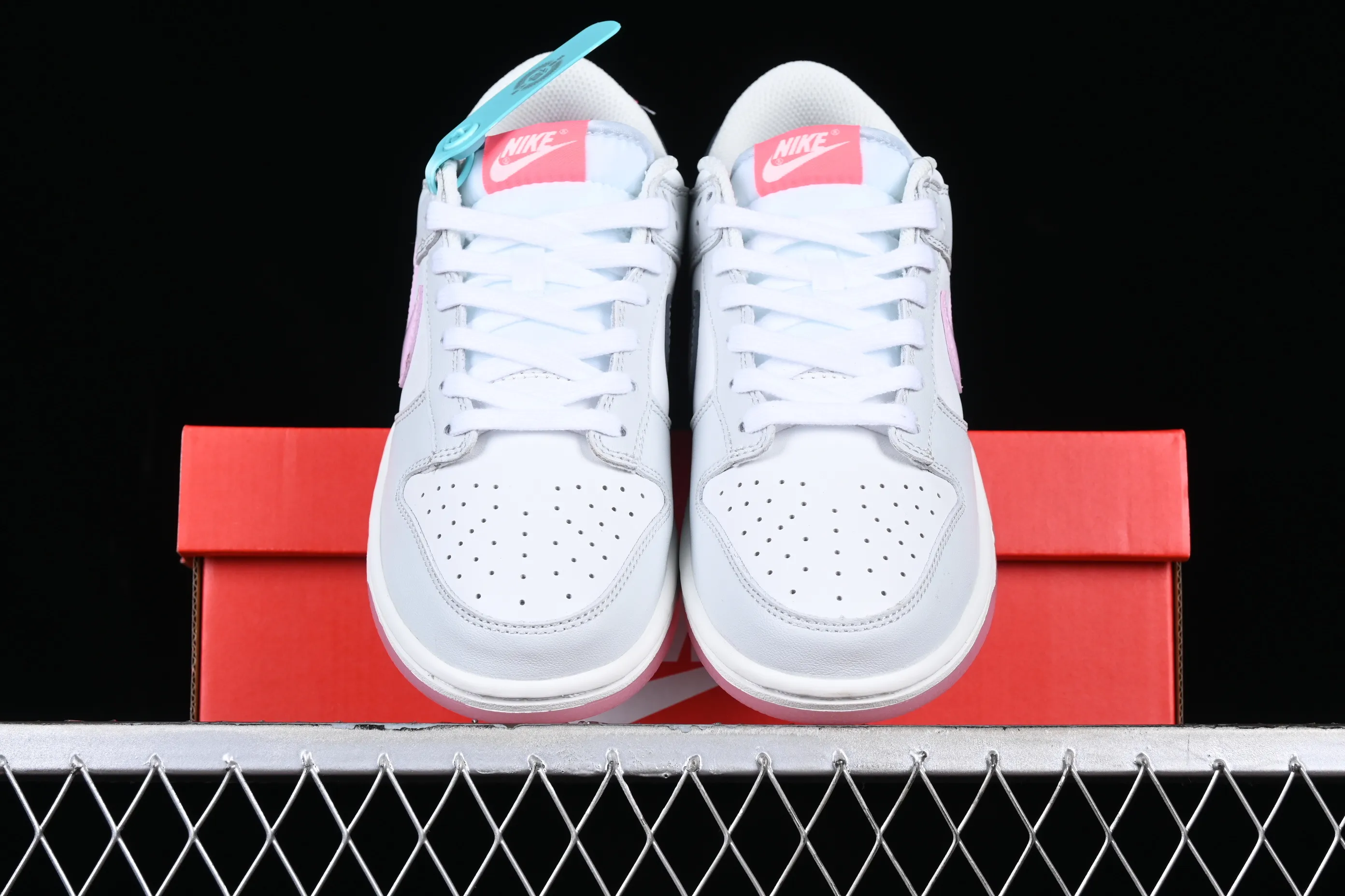All categories Nk SB Dunk series Nk SB Dunk Low low-top sneakers F version Nk SB Dunk Low "520" Valentine's Day limited SB low-top sports and leisure sneakers FN3451-161